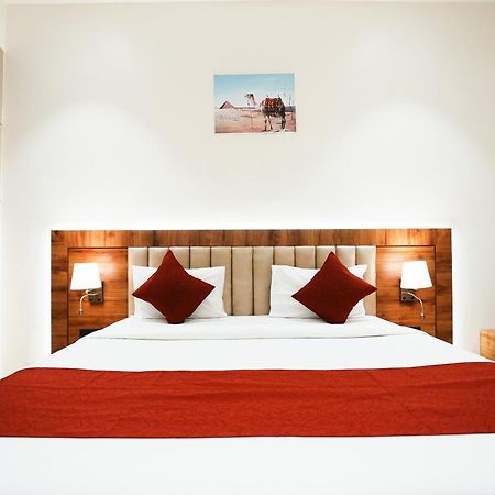 Madhav Residency Hotel & Banquet, Kalyan, Mumbai Екстер'єр фото