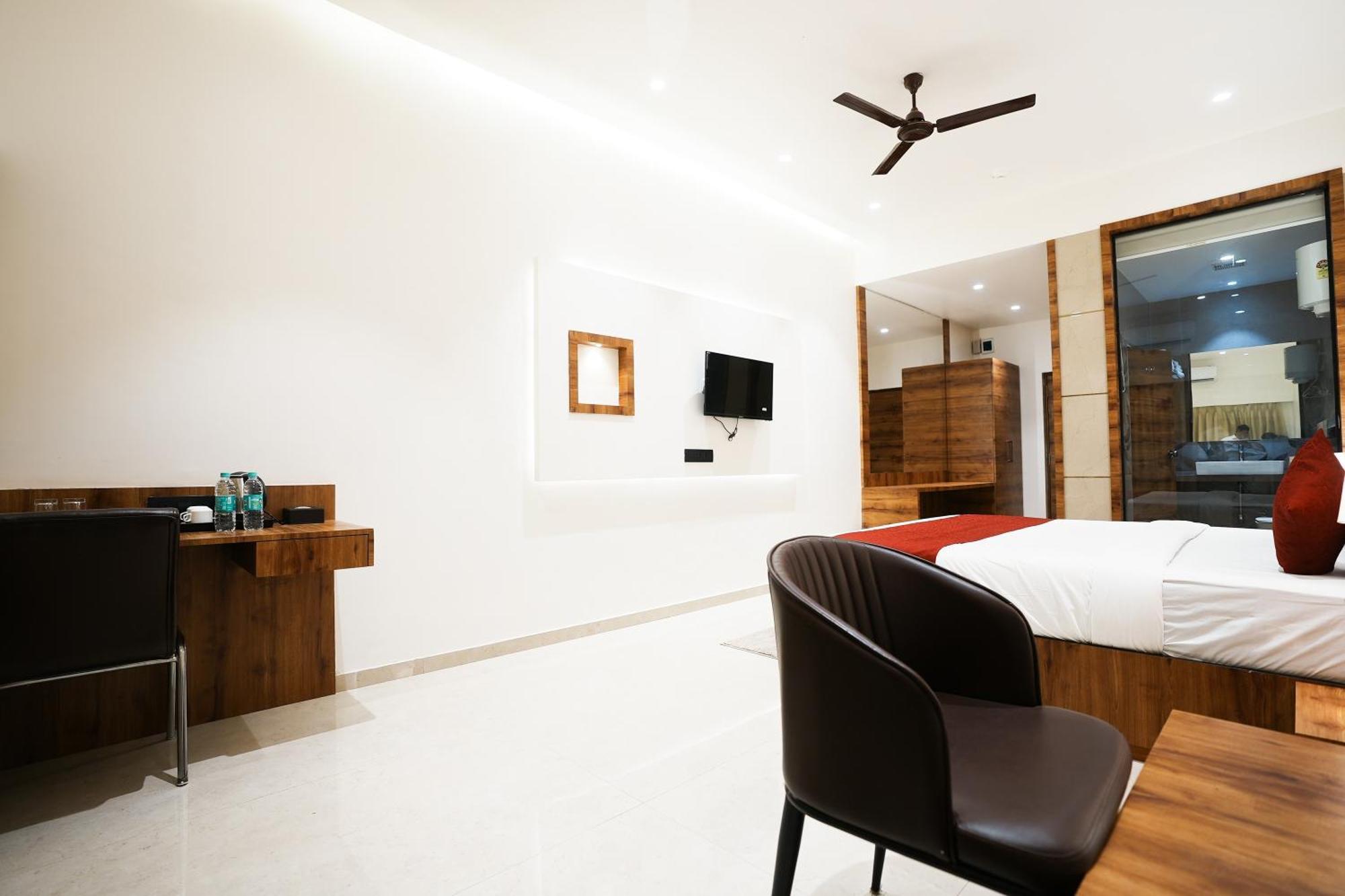 Madhav Residency Hotel & Banquet, Kalyan, Mumbai Екстер'єр фото