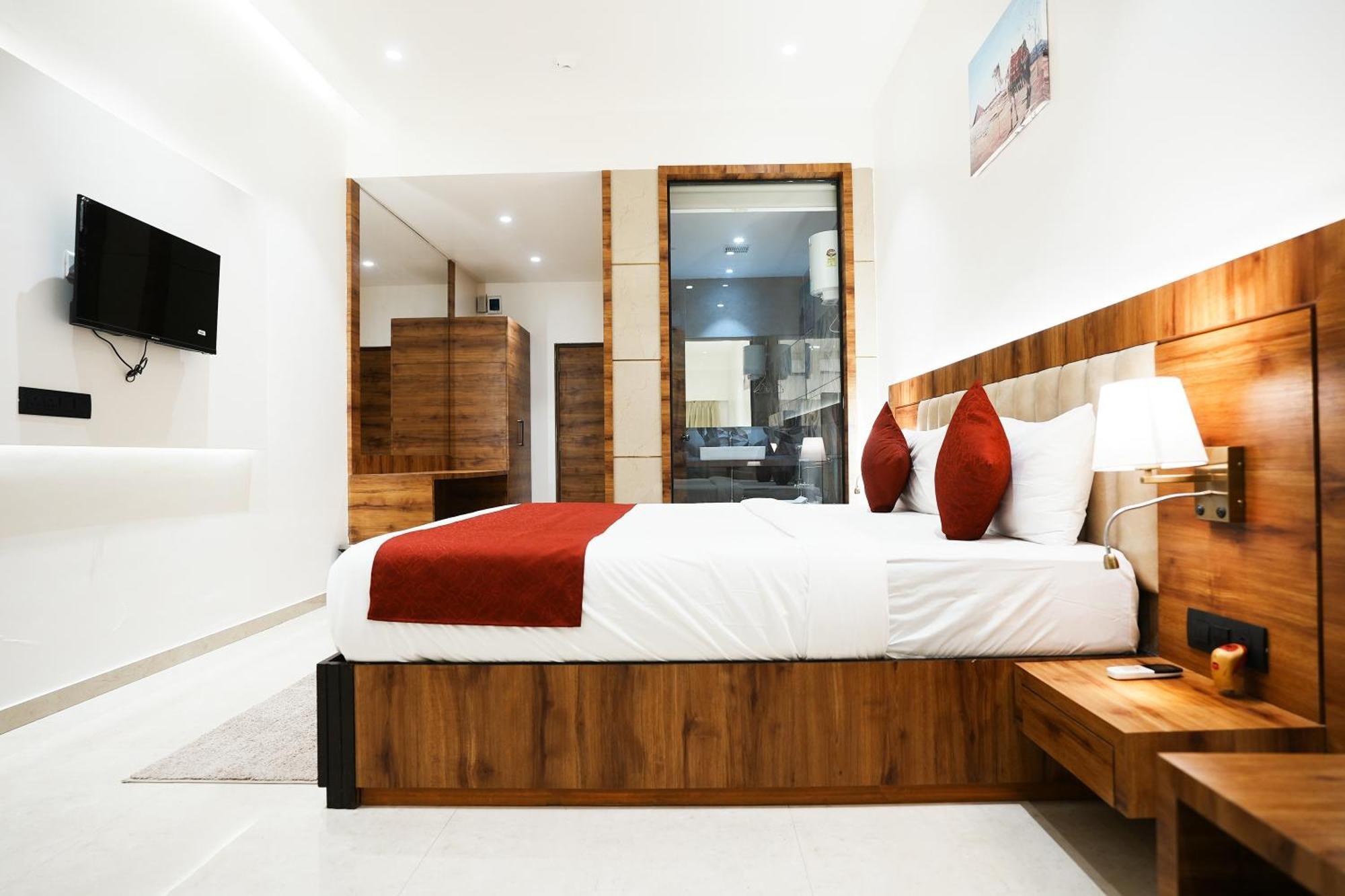 Madhav Residency Hotel & Banquet, Kalyan, Mumbai Екстер'єр фото
