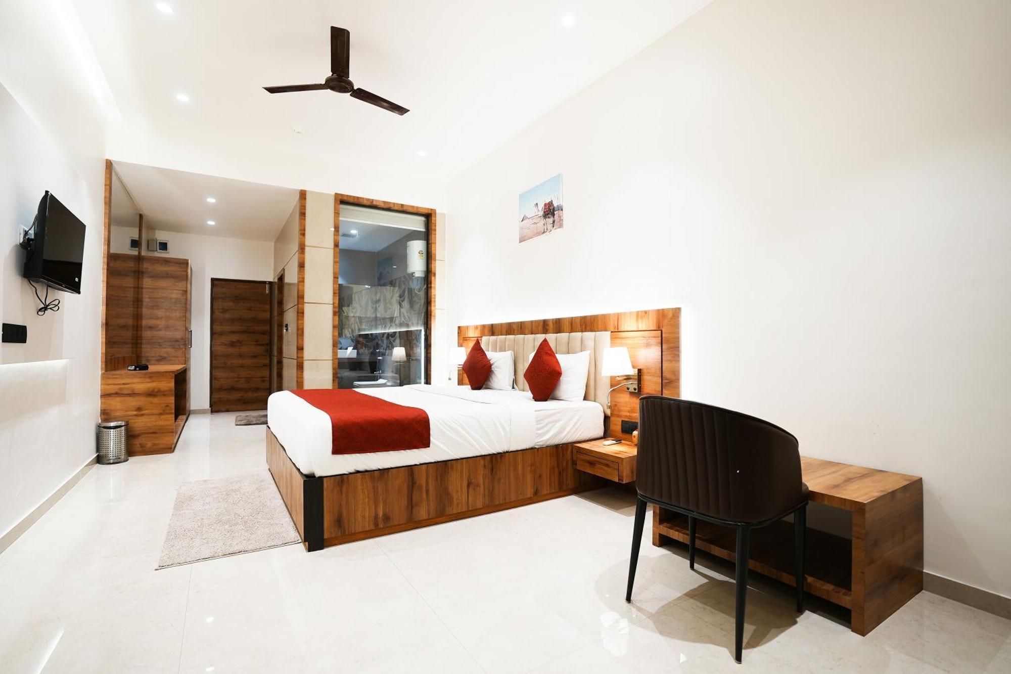 Madhav Residency Hotel & Banquet, Kalyan, Mumbai Екстер'єр фото