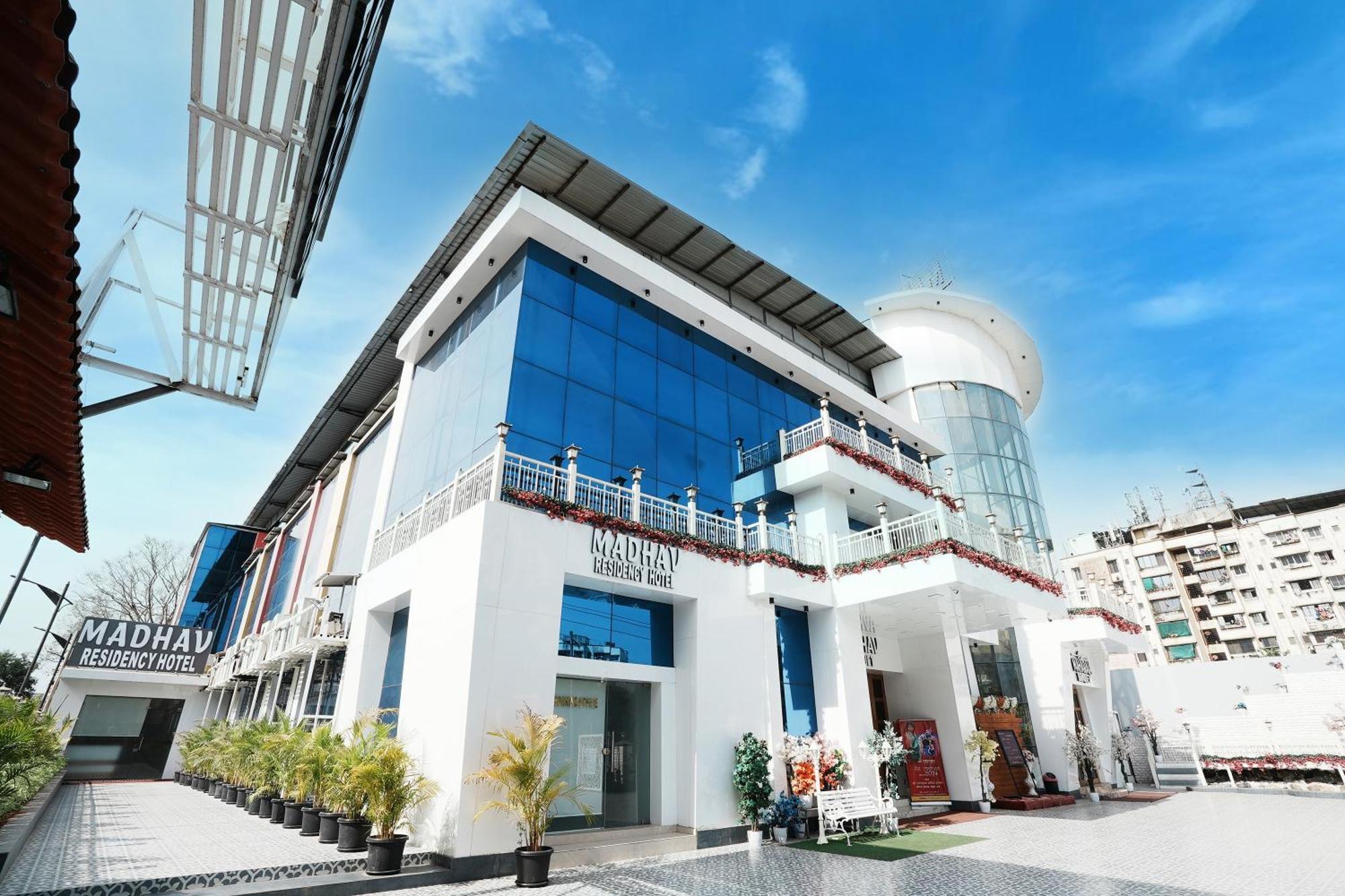 Madhav Residency Hotel & Banquet, Kalyan, Mumbai Екстер'єр фото